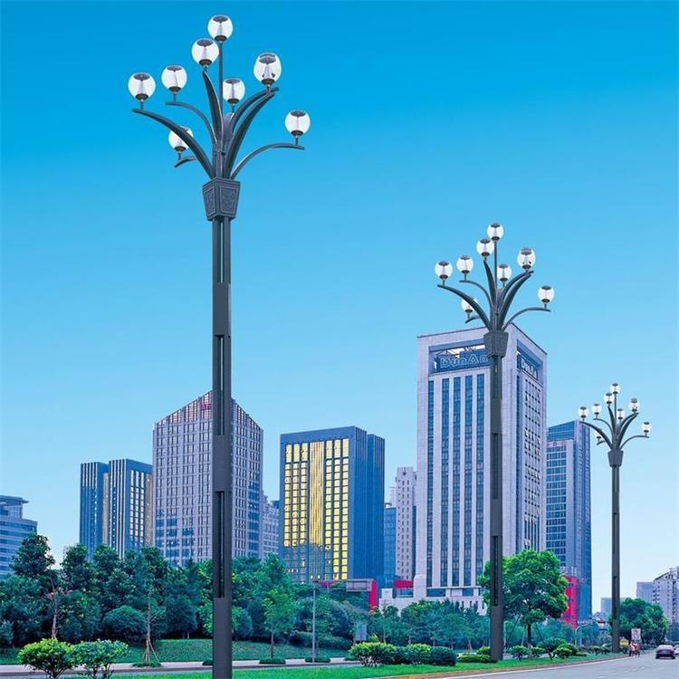 鑫永虹9米多頭創(chuàng)意景觀路燈 點(diǎn)亮城市動(dòng)脈的戶外LED智能照明解決方案